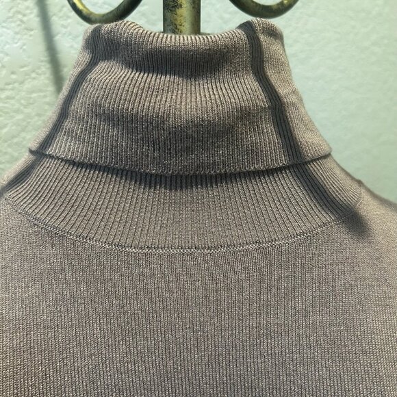 Philosophy Luxurious Soft Knit Long Sleeve Gold Buttons Turtleneck Size S - Picture 6 of 16